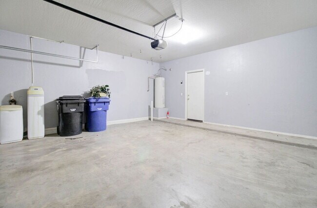 Building Photo - 17762 W Hearn Rd