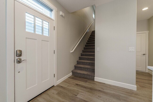 Building Photo - Desirable Salmon Creek Home Located in Lux...