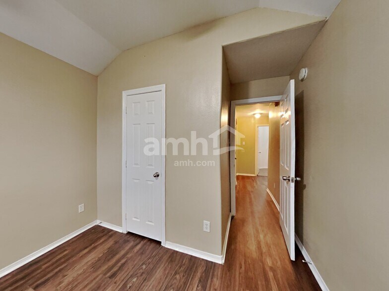 Building Photo - 113 Heritage Oaks Dr