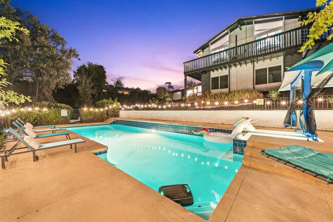 Building Photo - 5048 Bluff Pl