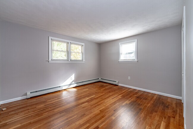 Building Photo - 14 Alaimo Dr