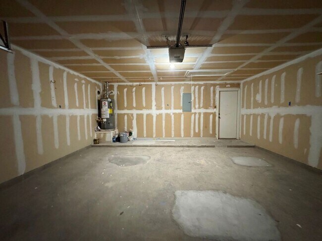 Building Photo - One-story brick home in popular Stoneridge Subdivision!