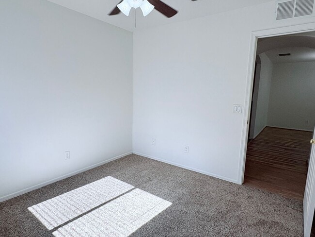 Building Photo - 3-bedroom, 2-bathroom home with walled bac...
