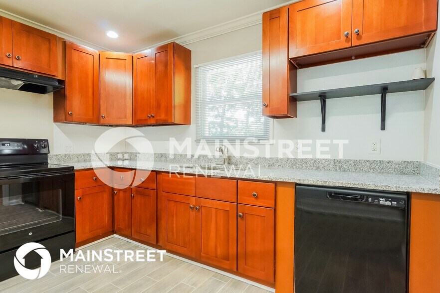 Building Photo - 2818 Micmac Dr