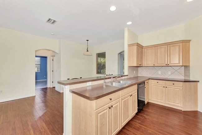 Building Photo - Living Large at a Beautiful 3/2 in Northport