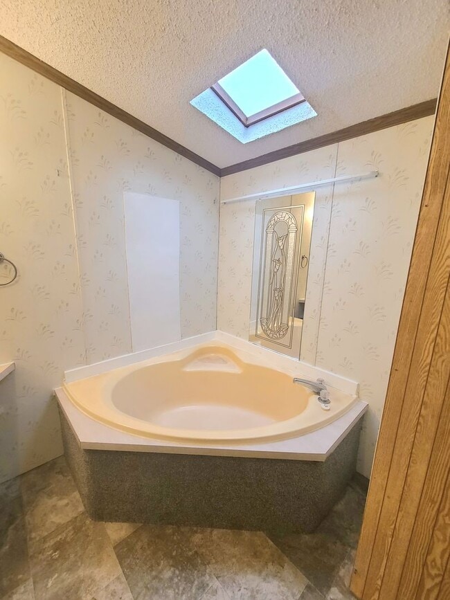 Building Photo - 3bd/ 2ba Mobile Home w/ Central Air
