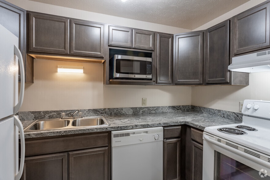 2BD, 1BA - 900SF - Crystal Shores Community
