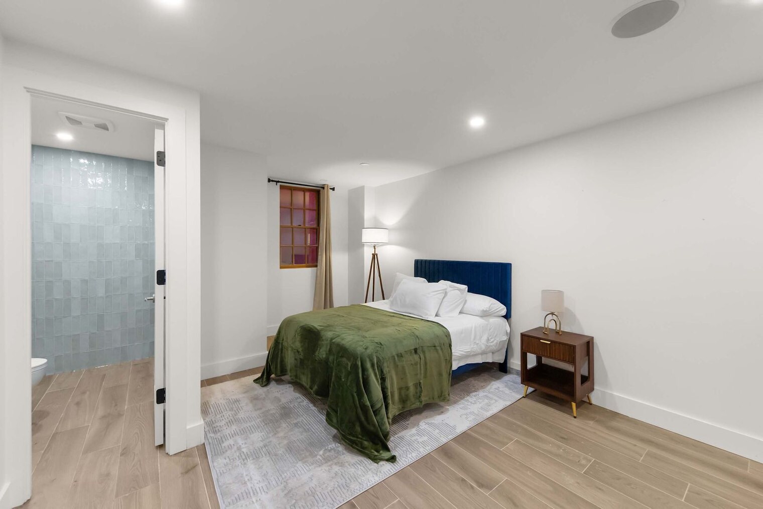 Building Photo - 10 Hausman St