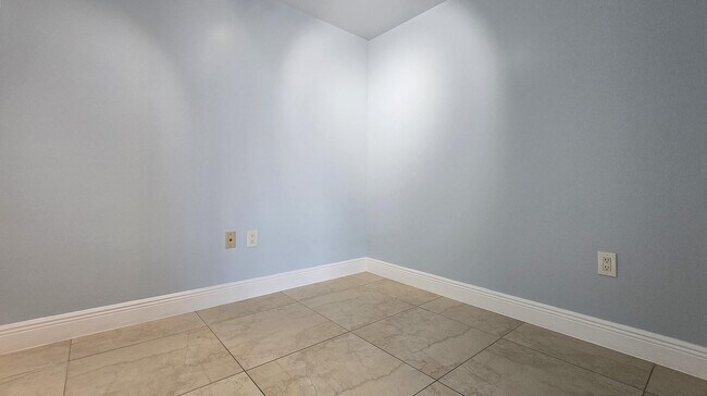 Building Photo - 255 Evernia St