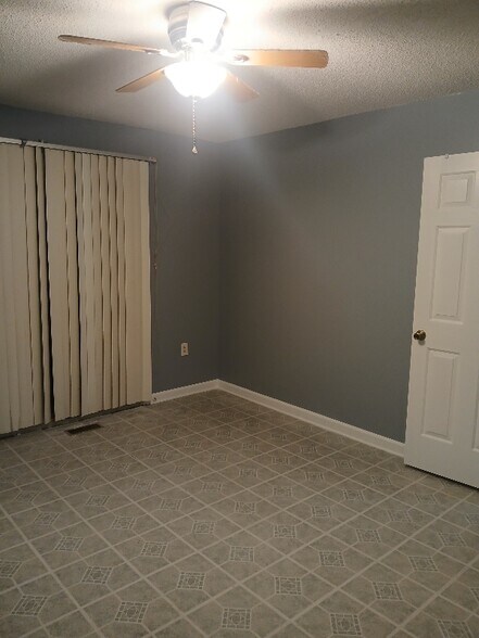 Building Photo - 205 H Ave