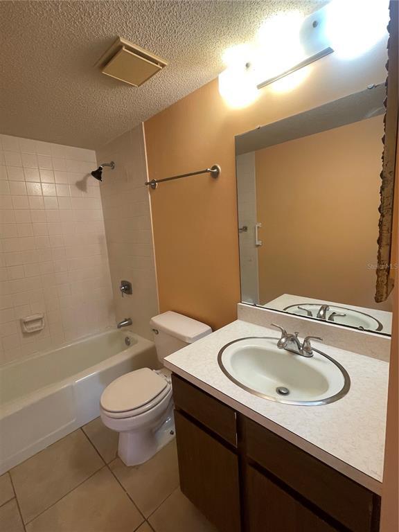 Building Photo - 549 Fairways Dr