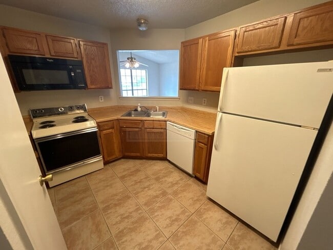 Building Photo - ***One Week Free Rent***2503 Hemlock, Killeen