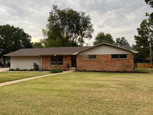 Primary Photo - 1805 Starling Dr