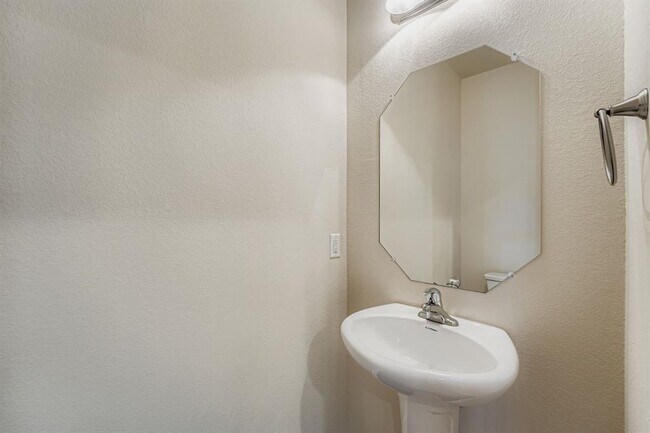 Building Photo - 1042 Lost Pines Ln