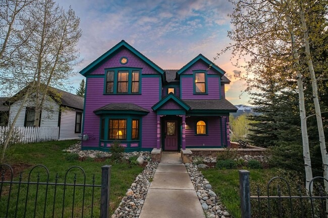 Building Photo - Winter rental! Luxury 4 bed, 3 bath home i...