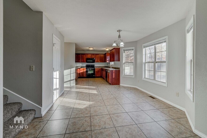 Building Photo - 112 N Peach Brook