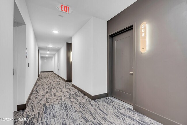 Building Photo - 120 Monmouth St
