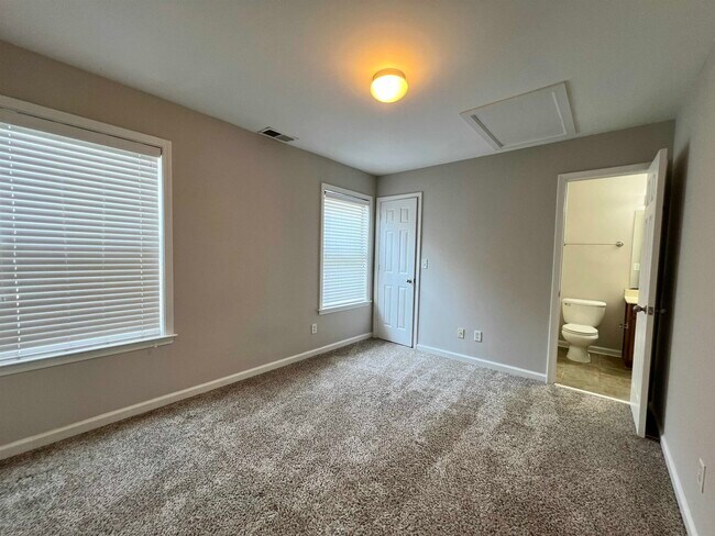 Building Photo - 154 Island Bluff Dr
