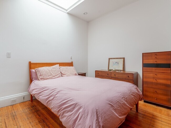 Building Photo - 31 Pinckney St