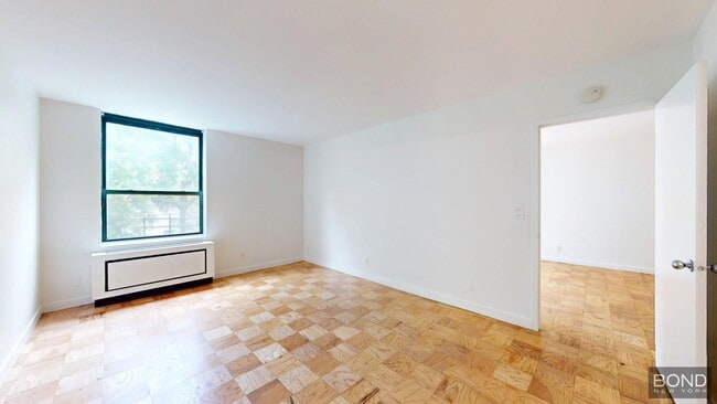 Building Photo - 247 W 87th St