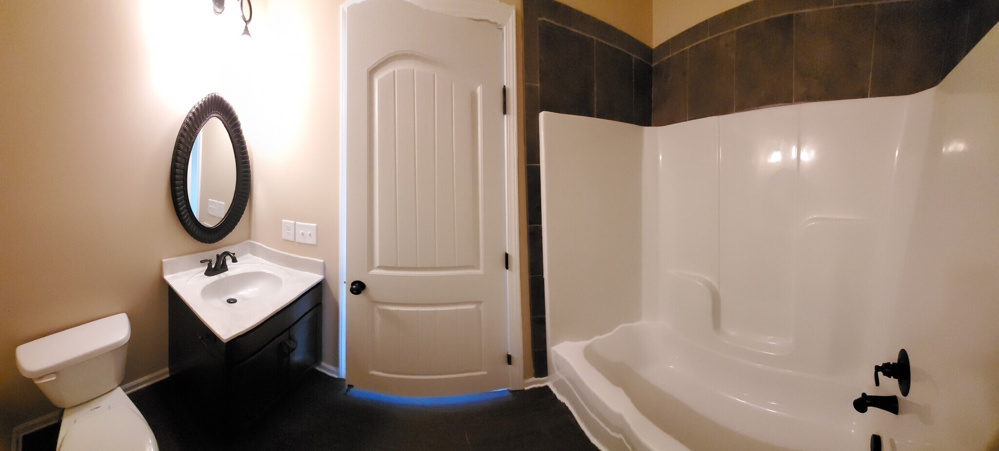 Building Photo - 156 Center Pointe Dr