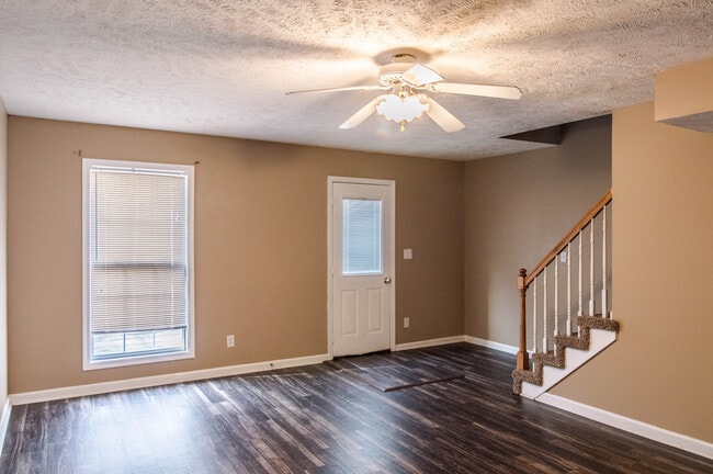 Building Photo - Pet Friendly Two Bedroom!