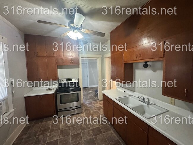 Building Photo - $745 - 2 bed 1 bath - Single Family
