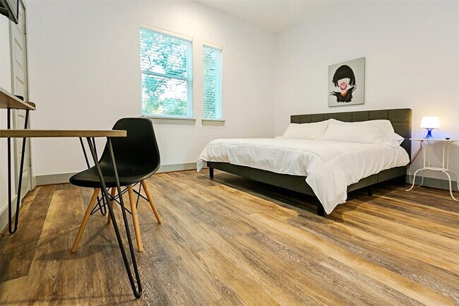 Building Photo - 4303 Chester St