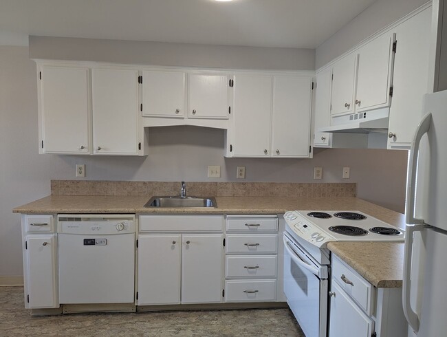Building Photo - Beautifully Upgraded Duplex Tigard