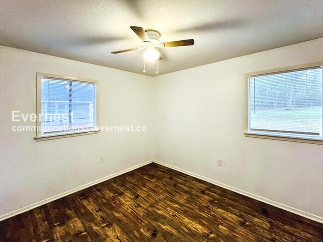 Building Photo - 1460 Woody Dr