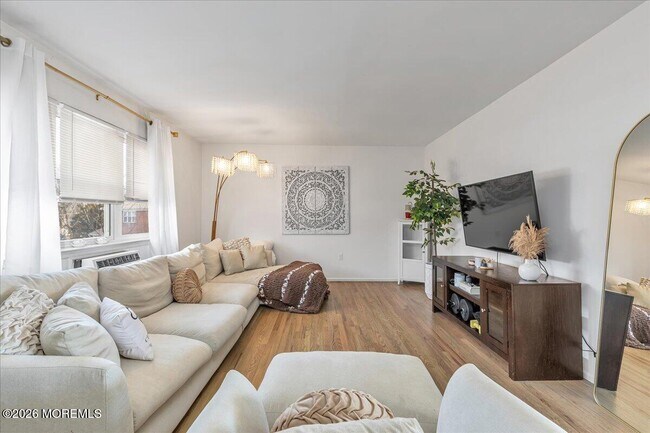 Building Photo - 910 South St