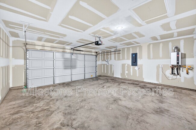 Building Photo - 2121 Gustavus Dr