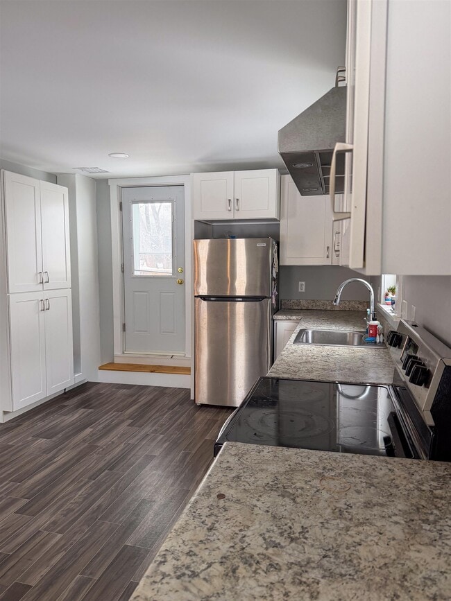 Building Photo - 24 Hill St