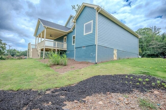 Building Photo - 1993 Reynolds Dr SW