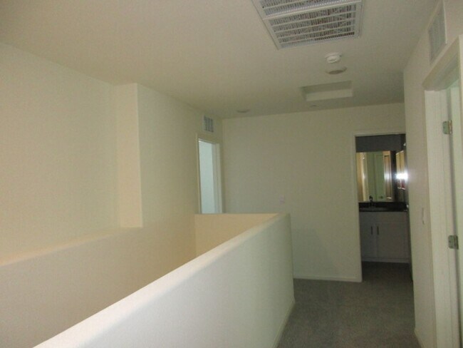 Building Photo - 420 Canary Song Dr