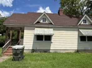 Building Photo - 147-B Center Street