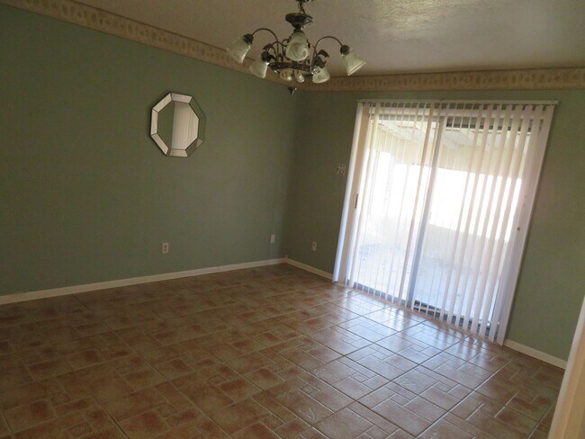 Building Photo - AVAILABLE NOW-Large 3 Bedroom, 2 Bath home for Rent