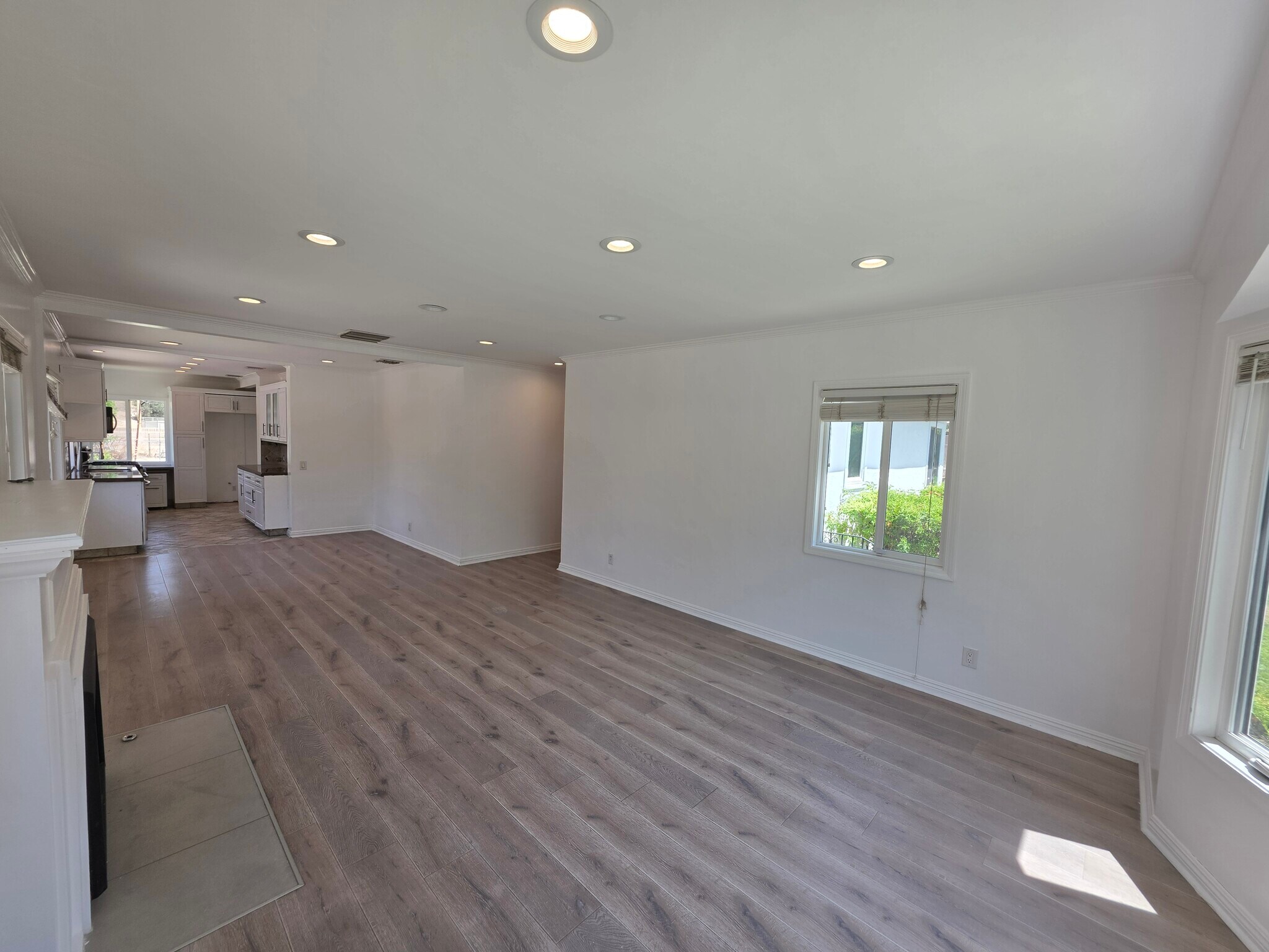 Building Photo - 9805 La Tuna Canyon Rd