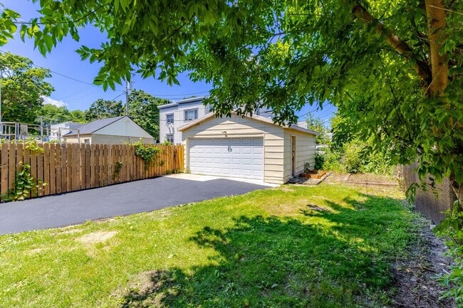 Building Photo - Updated 4 bedroom Bayview Single Family Home
