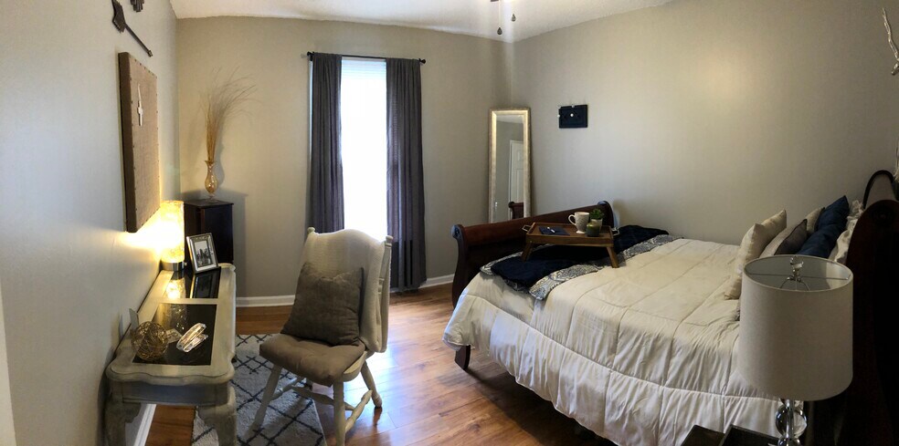 One of the guest bedrooms - 4422 Meadowland Dr