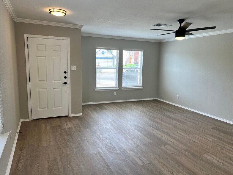 Building Photo - 6814 Knights