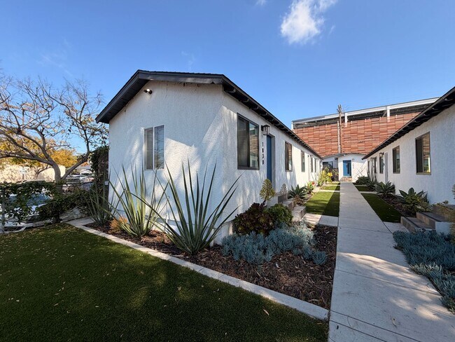 Building Photo - 1830-36 Newton Ave