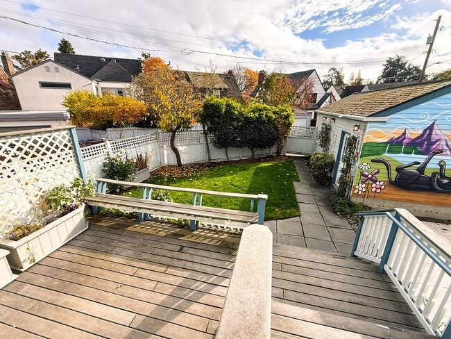Building Photo - STEPS to Green Lake! 3BR Tudor Home w/ Lan...
