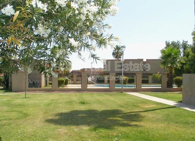 Building Photo - 5244 W Lynwood St