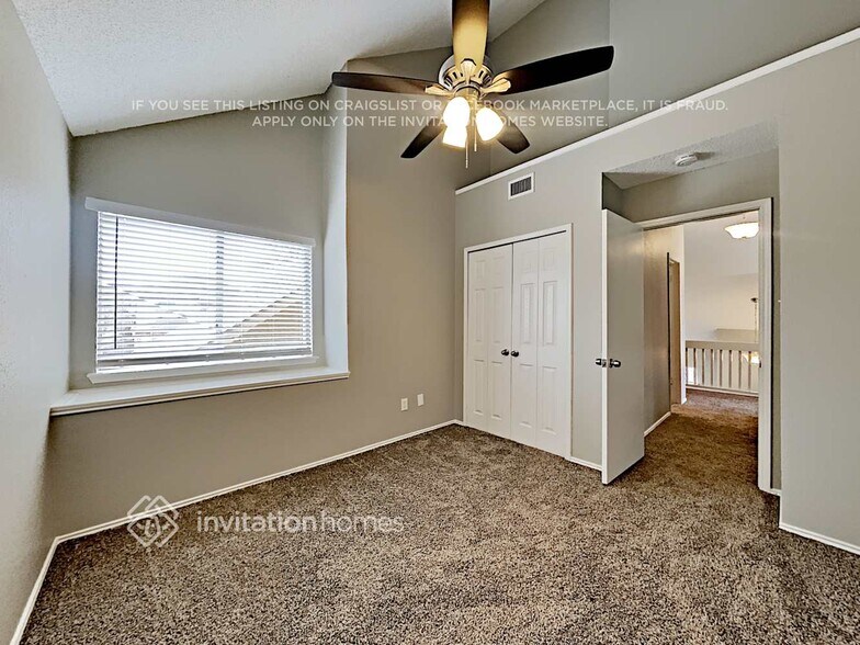 Building Photo - 9218 Oak Hollow Dr