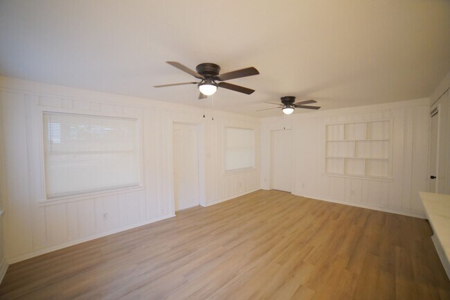 Building Photo - Cozy 3 bedroom 2 bath home