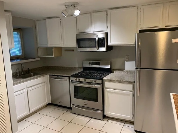 Building Photo - 120 Glen Hollow Dr