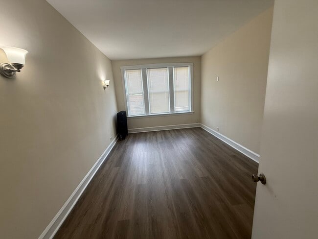 Building Photo - 2206 S 57th Ave