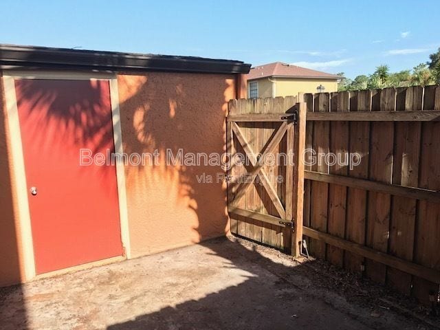 Building Photo - 7431 Glen Oaks Way