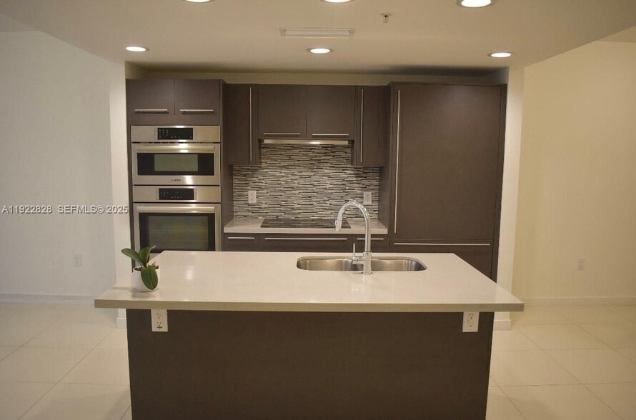 Building Photo - 7661 NW 107th Ave